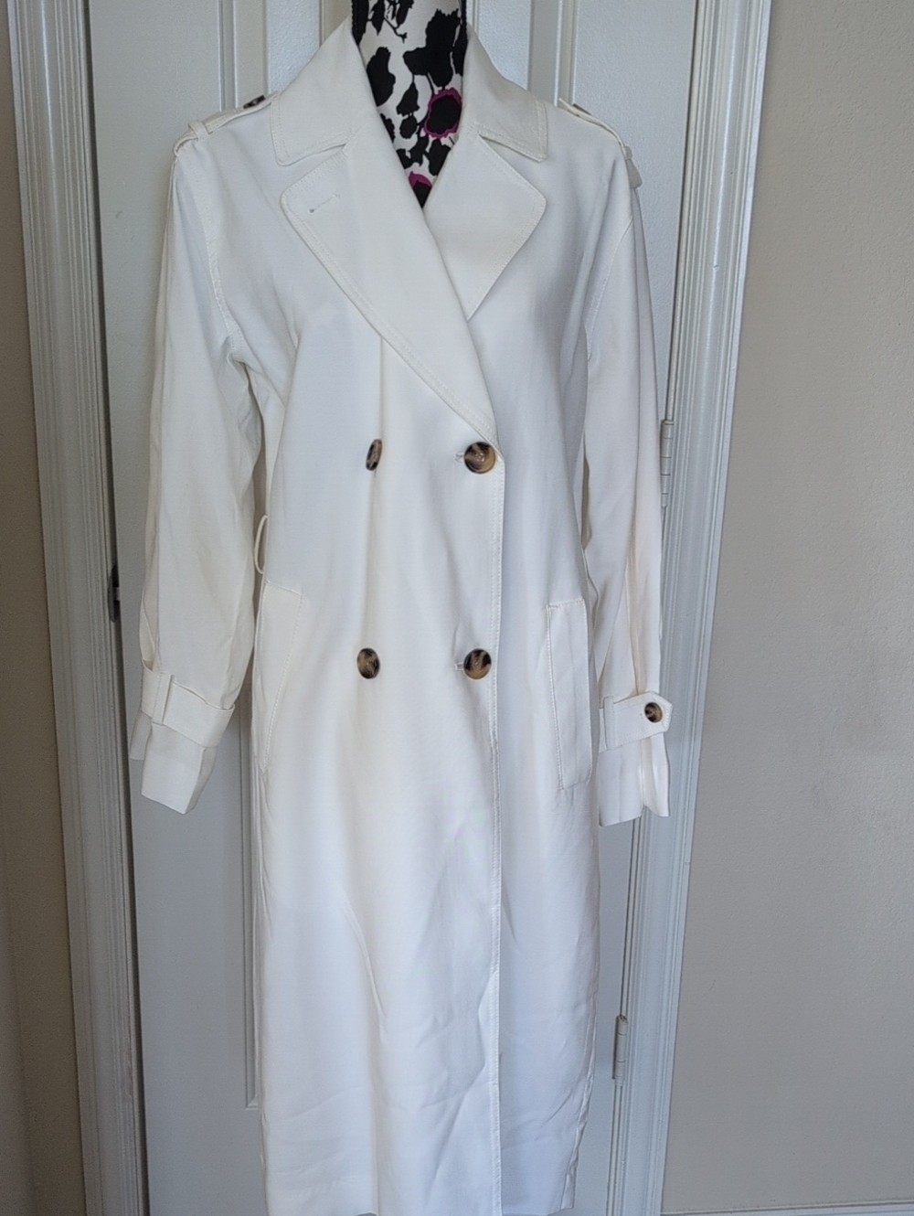 Elie Tahari Off White Double-Breasted Trench Coat